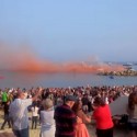 3,300 Guitarists Play ‘Smoke On The Water’ at The Beach
